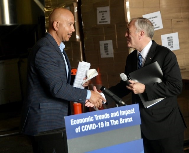 Comptroller DiNapoli shaking hands with Ruben Diaz Jr at a press conference.