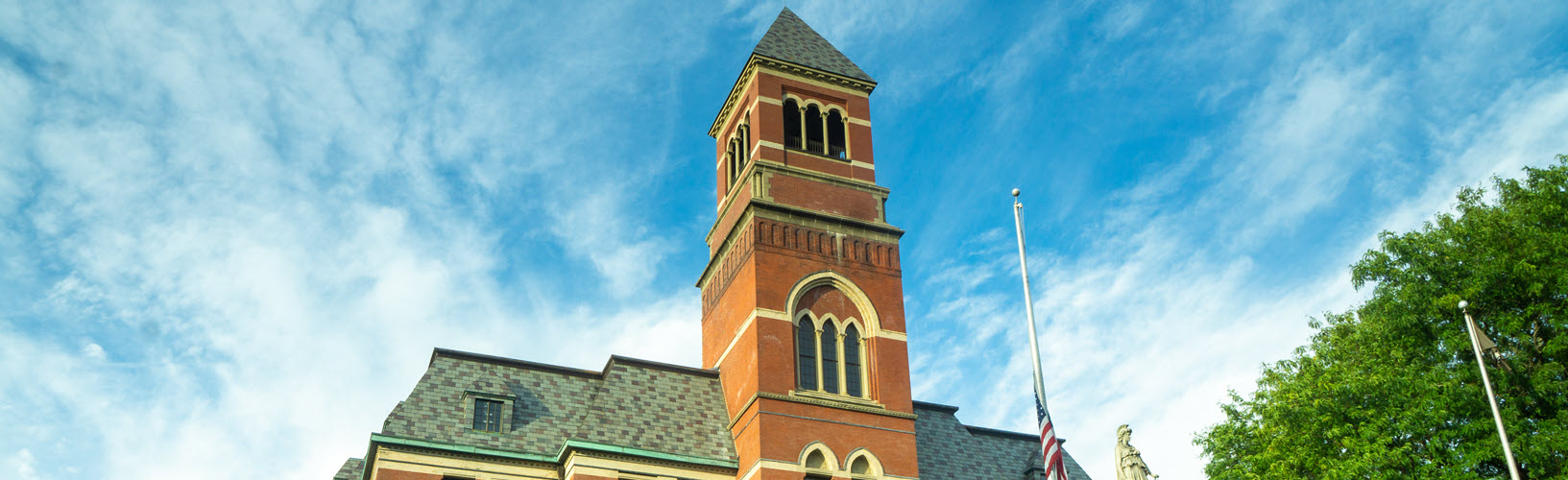 Picture of the front of Kingston, NY City Hall.