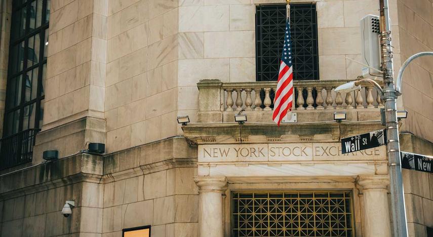 photograph from the street looking at the front of the new york state stock exchange building